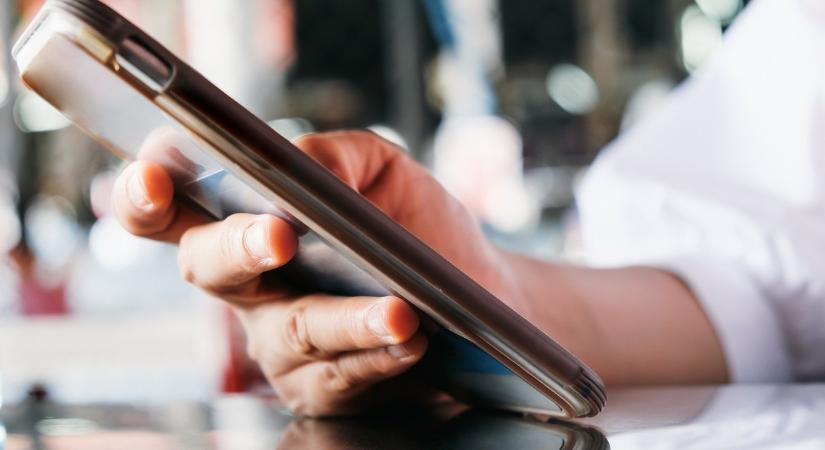 Egy rossz kattintás, és idegenek láthatják a privát fotóidat: ezt azonnal ellenőrizd a telefonodon