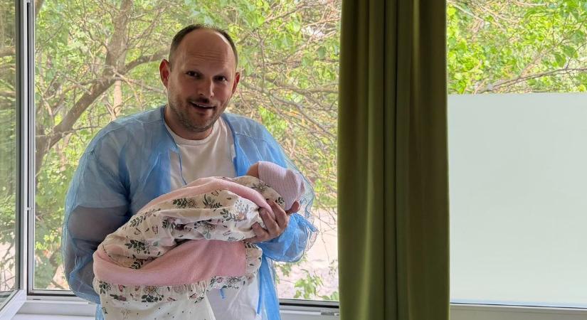 Örömhírt osztott meg Hernádi Ádám: megszületett a polgármester kislánya