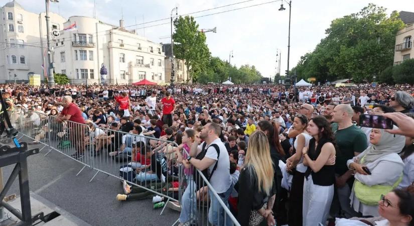 PSG–Arsenal: a Hősök terén is hatalmas tömeg figyeli a BL-döntőt – galéria