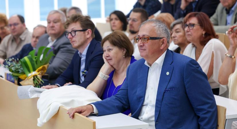 Teltházas tudományos üléssel köszöntötték születésnapján Lázár György professzort