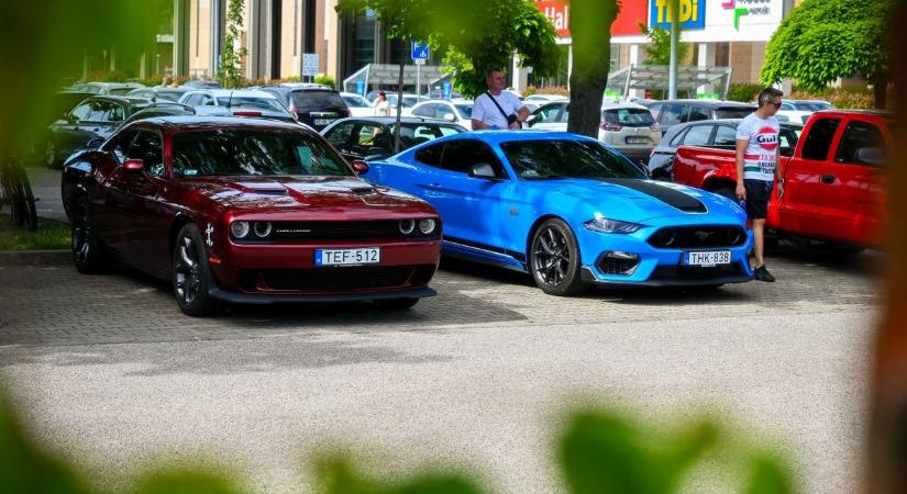 Amerikai autócsodák találkoztak a győri ETO Parknál - XXL-galéria