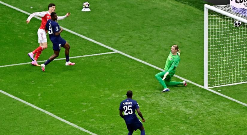 Tizenegyesekkel védte meg BL-címét a PSG, az Arsenal kétszer hibázott a budapesti döntőben