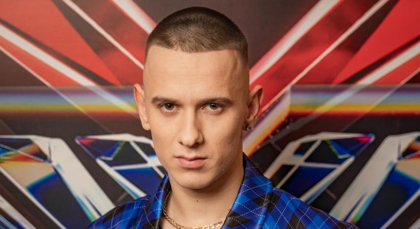 Botrány Fehér Krisztián koncertjén: sört borogatott a színpadon az X-Faktor győztese - videó