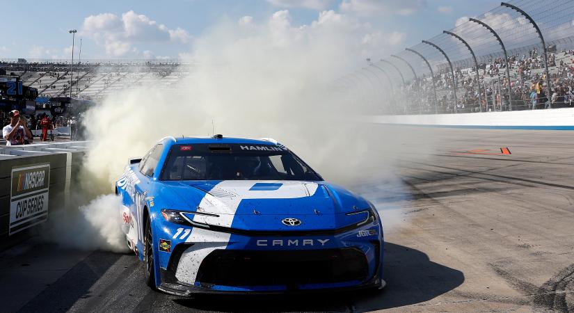 NASCAR: Törölték a Cup időmérőjét, Denny Hamlin kapta meg a pole-pozíciót