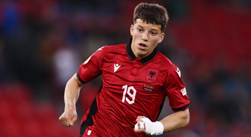 A Tottenham akadémiájáról igazolt korosztályos válogatott tehetséget a DVSC – HIVATALOS
