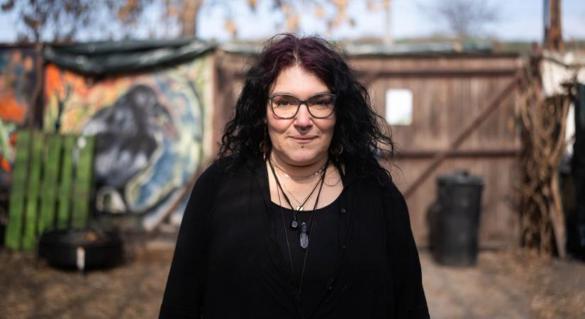 Varjúsimogatóban tudtuk meg, valóban kivájják-e a varjak az ember szemét
