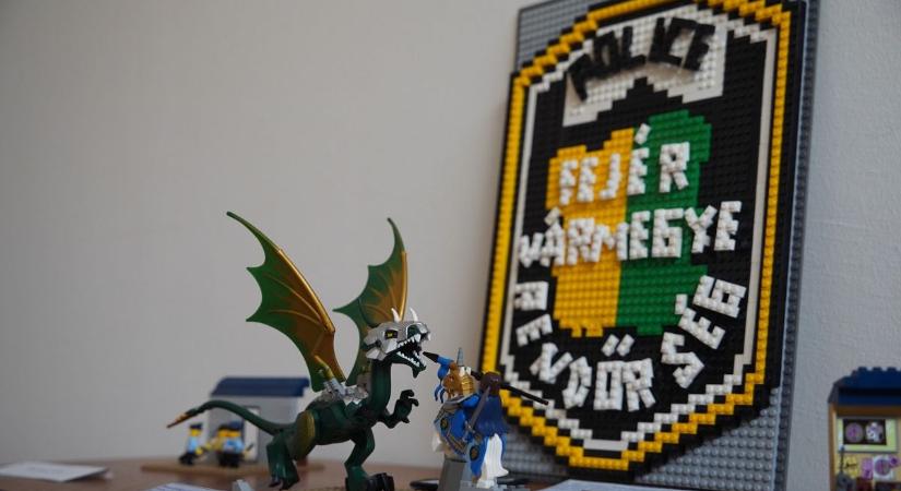 Rendőrként szolgál, szabadidejében elképesztő LEGO-világokat épít