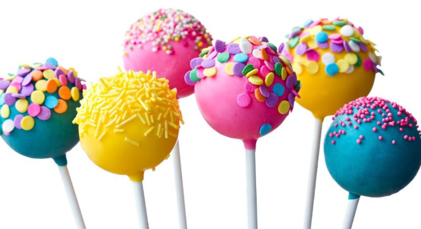 Cake pop, a gyerkőcök kedvence – Vidám kinézetű és nagyon finom sütinyalóka gyereknapra