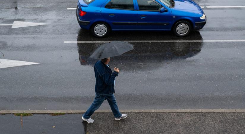 Délután érkeznek a zivatarok, narancs figyelmeztetést adtak ki