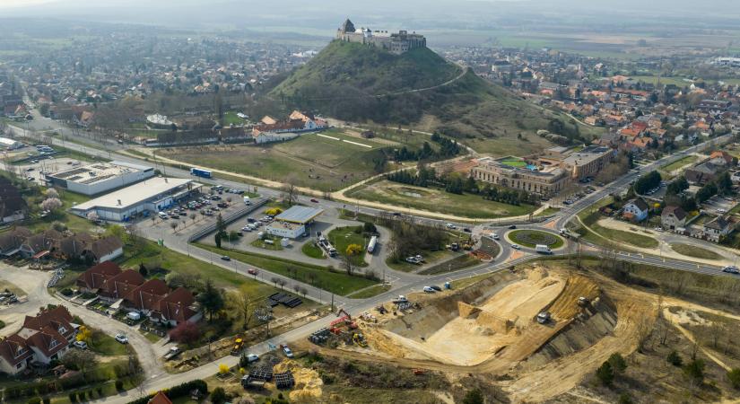 A bányaterület átépítésével óvják meg Sümeget a villámárvizektől