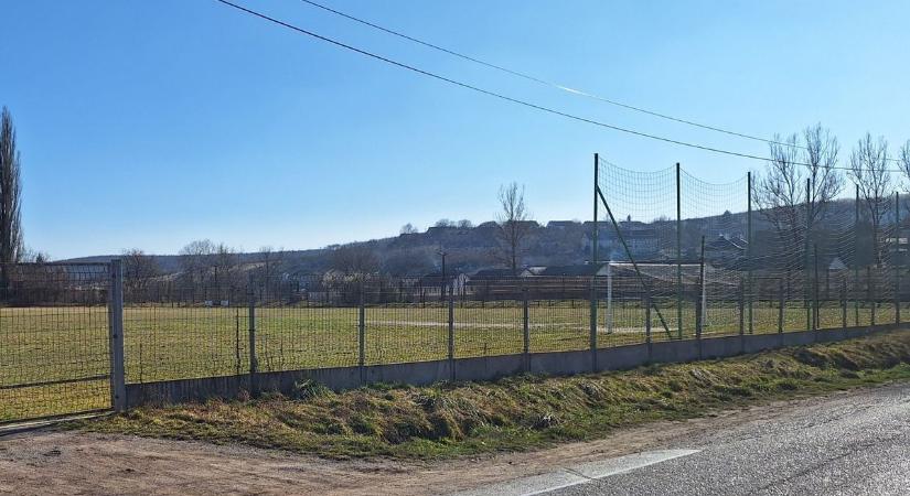 Elkezdték hiányosan, a szünetben megjött a ,,kolléga", aztán ez lett az eredménye