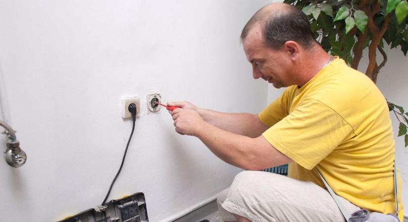 Ráz a vízcsap, szikrázik a konnektor? Időzített bombaként ketyegnek az elavult elektromos hálózatok a társasházakban