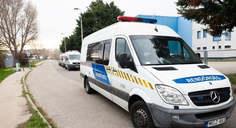 Hatalmas sokk! Puskával a kezében sétált a többezres tömeg közé egy férfi Budapesten: itt vannak a drámai részletek