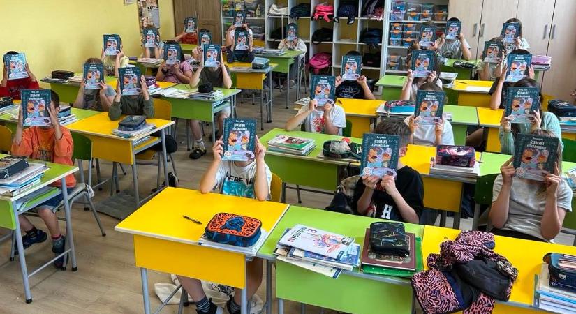 Az írónőt meghatotta, mennyire szeretik könyveit a tamási diákok