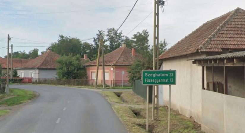 Házfalba csapódott egy autó Biharnagybajomban