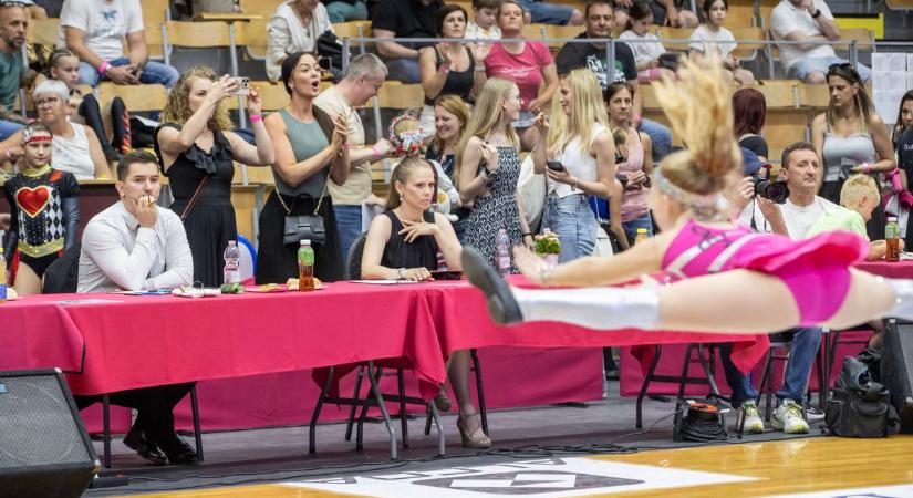 Alig lehetett mozdulni a sportcsarnokban – elképesztő, mi zajlott egész nap Fehérváron (galéria)
