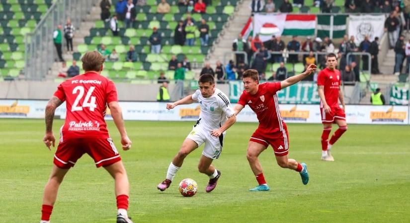 Haladás: marad a bal oldali védő és a kapus is