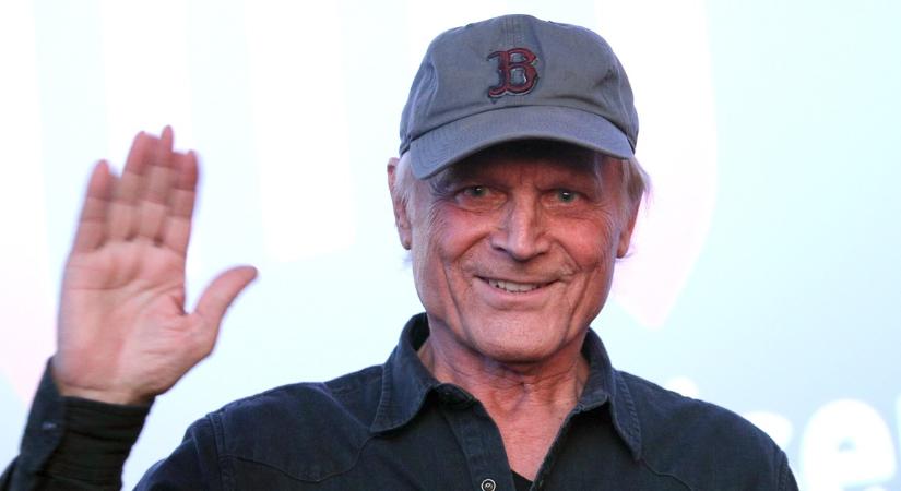 Különleges filmmel tért vissza a 87 éves Terence Hill: nem akárkikkel szerepel együtt