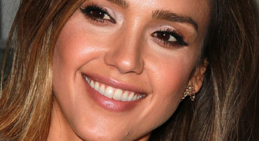 Egyetlen fotó miatt robbant fel az internet, senki nem számított erre: vele bukkant fel Jessica Alba Miamiban