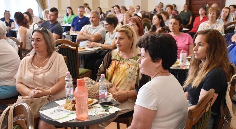 Mit tehetünk ma az aktív időskorért? Jászberényben adtak választ a mindannyiunkat érintő kérdésre
