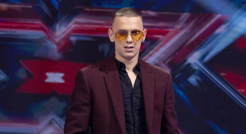 Videón a kínos pillanatok: Botrányos fellépéssel akasztotta ki rajongóit az X-Faktor győztese, Fehér Krisztián