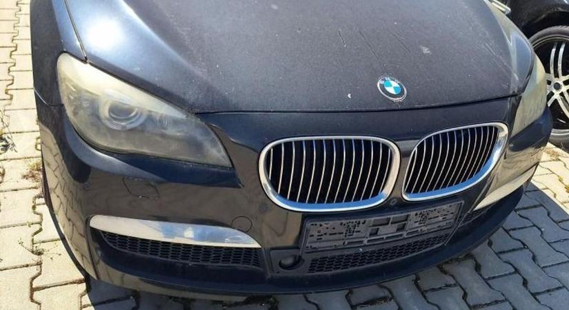 BMW-t vagy ipari gépsort vennél? Elképesztő kincsek bukkantak fel a NAV árverésén