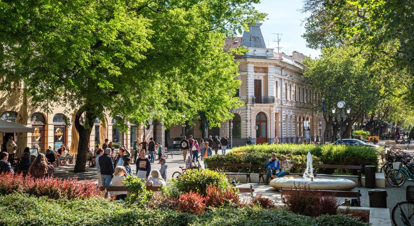 A „nem működő főtér” felszabadítása: a békéscsabai Szent István tér története