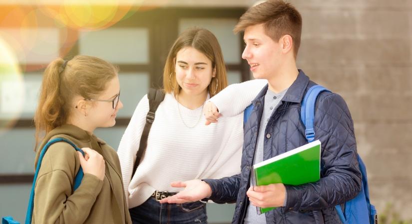 Pénzügyi póráz a gyerekre! Így költözhet a zsebpénz a mobilra - hasznos tanácsok az őszi beiskolázási szezonra