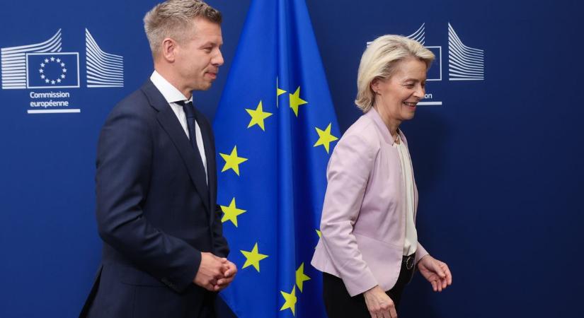 Hazafelé már alábbhagyott a lelkesedés: Magyar Péter a repülőn úgy nyilatkozott, hogy az uniós pénzek ügyében a munka java még hátravan