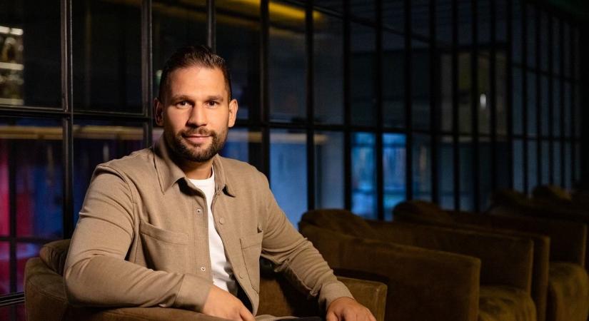 Nem hitt a szemének Rácz Jenő: David Beckhammel és Roberto Carlosszal fotózkodott