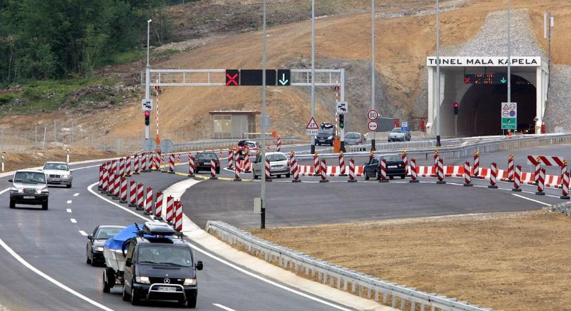 Autópályadíjak 2026: idén is rémálom lesz az Adriára lejutni, de már látszik a fény az alagút végén – régiós körkép