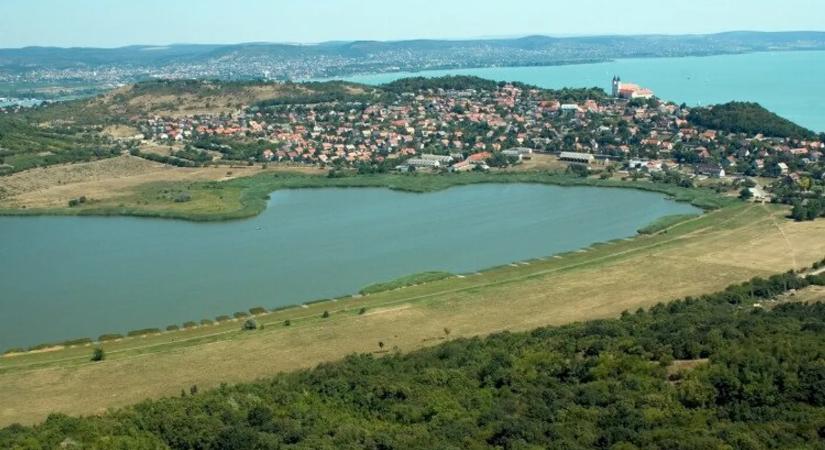 Tömeges halpusztulás a Balatonon: senki ne menjen a tópartra