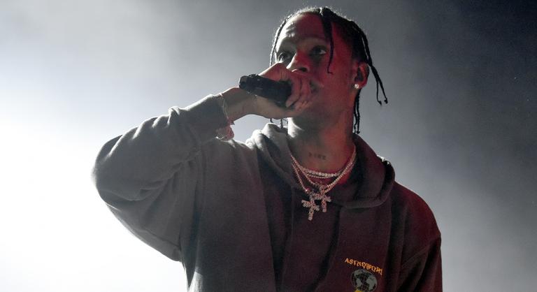 Káoszba fulladt Travis Scott csepeli koncertje, mentőre is szükség volt