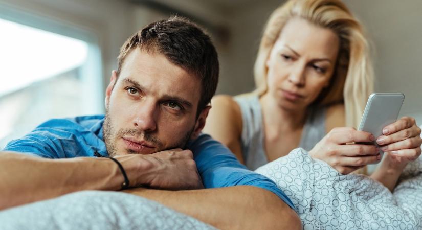 Nem kell átnézni a telefonját: 6 jel, hogy a férfi egy másik nőre gondol, mielőtt bármit is beismerne
