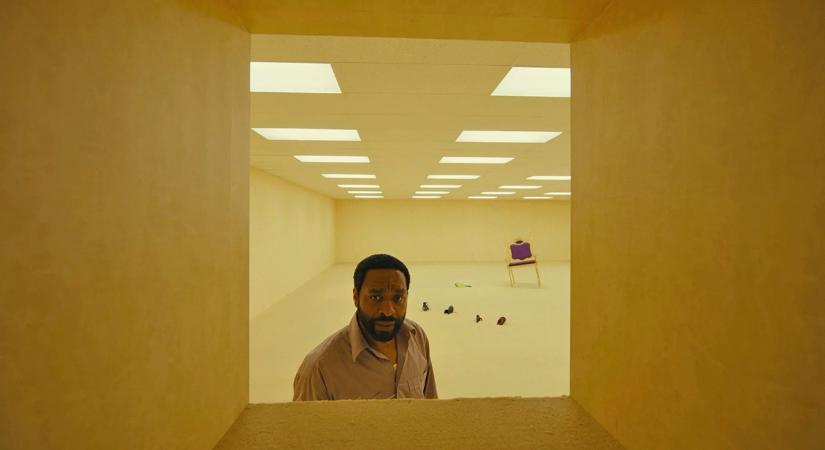 A Backrooms – Hátsó szobák az internet egyik leghíresebb horrorlegendáját vitte mozivászonra