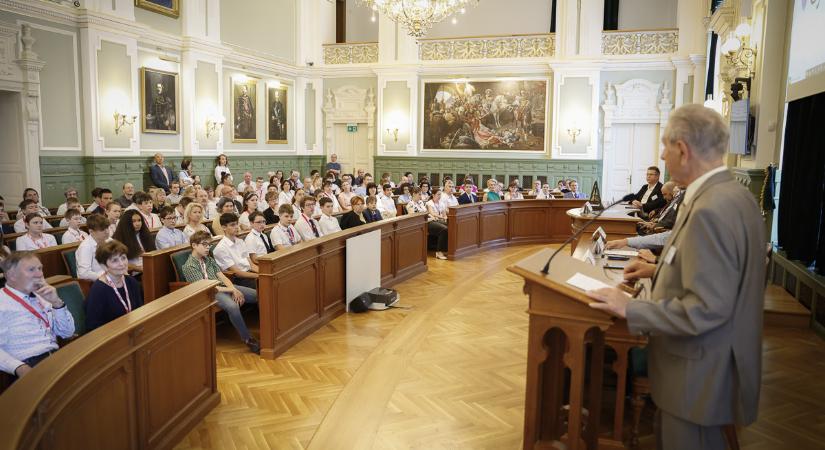 A Kazinczy Ferenc Gimnáziumban rendezték meg hétvégén az Öveges József fizikaversenyt