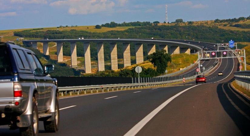 Lazulás a Balatonnál? Ez vár az autósokra az M7-esen; drónokból nullázzák le a családi kasszát a rendőrök