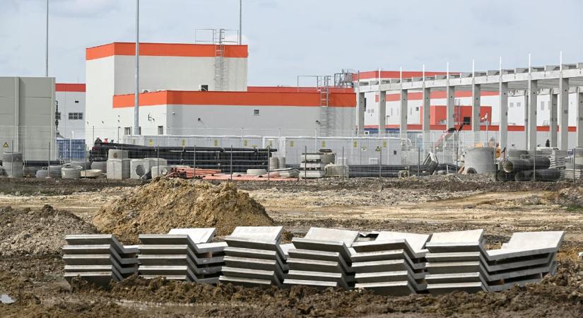A kormány keresztbefekszik a CATL-akkugyár debreceni bővítésének