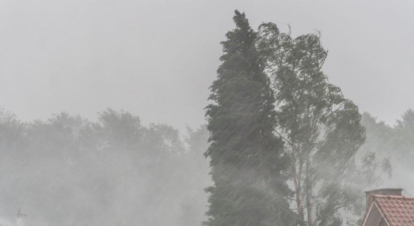 Délutántól megvadul az időjárás, heves zivatarok érkeznek jéggel, viharos széllökésekkel