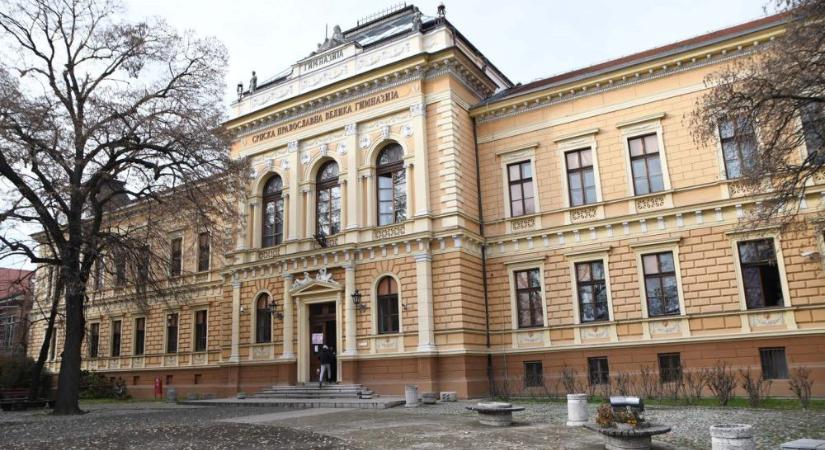 Az újvidéki gimnázium igazgatója 30 osztályfőnököt cserélt le