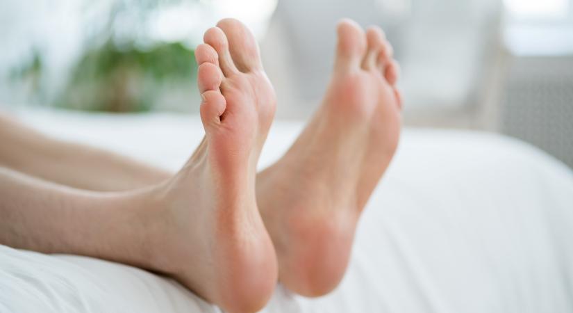 Nem hinnéd, mire jó a kis lábujj – Nem csak az ágy sarkába lehet belerúgni vele