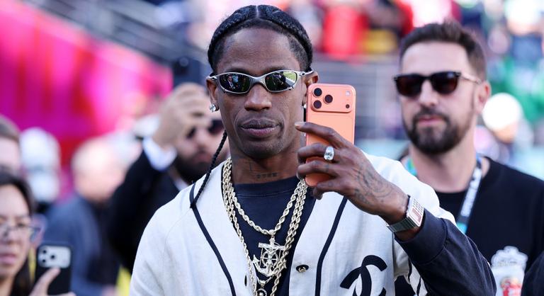 Botrányba fulladt csepeli koncertje után Travis Scott nem léphet fel Olaszországban