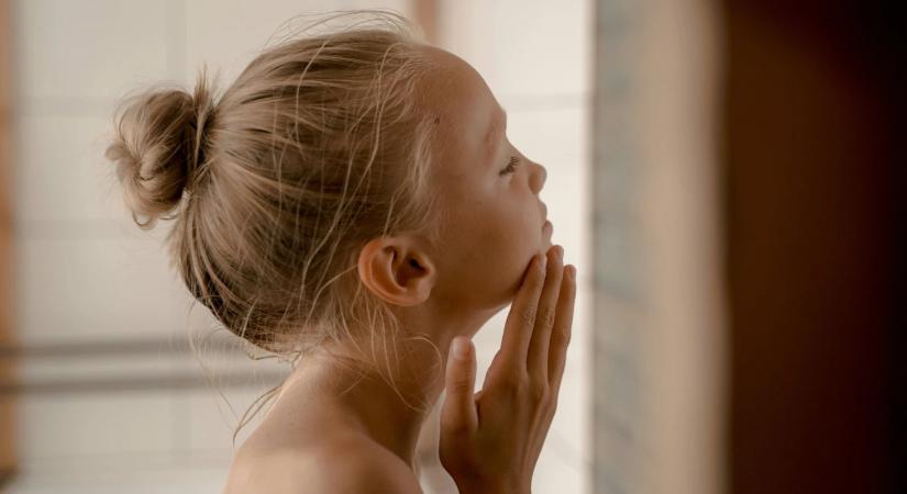 A te ovis gyerekednek van már skincare rutinja? Újabb káros trend hódít TikTok-on