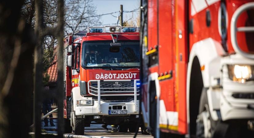 Pillanatok alatt terjedtek a lángok – kigyulladt egy garázs a szabolcsi településen!