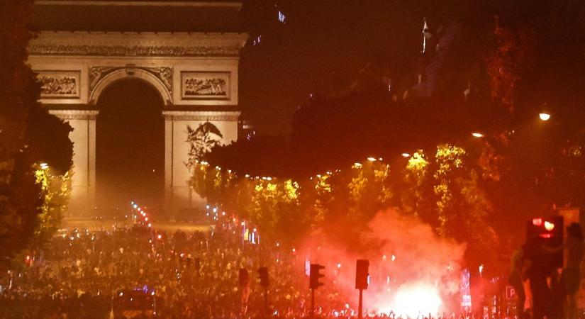 Álomból rémálomba: utcai harcok közé keveredett az egyik legfiatalabb PSG-szurkoló (VIDEÓ)