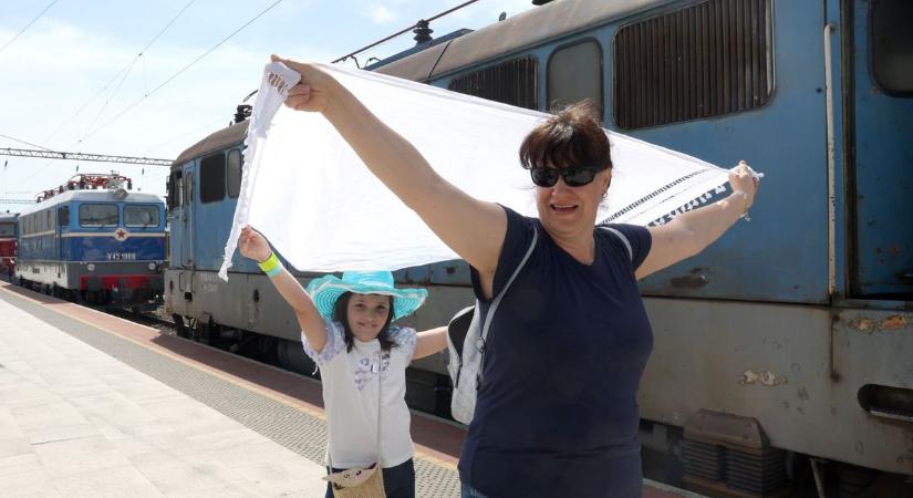 Gyereknap a MÁV-val: ősrégi mozdonyok és élményvonatozás várta a családokat Kaposváron