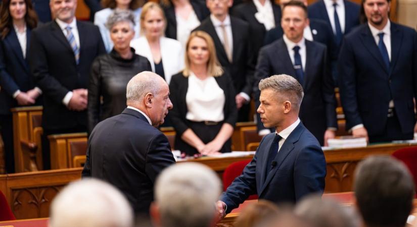 Magyar Péter hétfőn elmegy Sulyok Tamáshoz, akinek ma éjfélig van határideje lemondani
