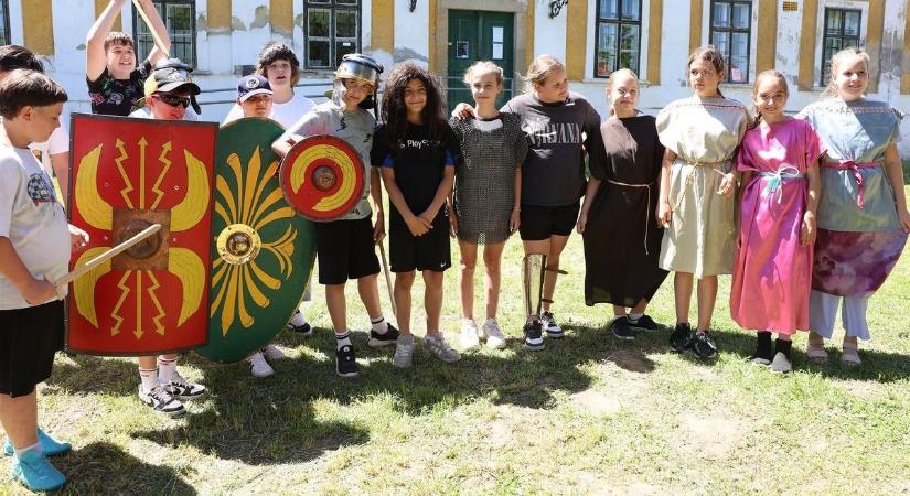 Páncéling és kincskeresés: Így keltek életre a római harcosok Bonyhádon (galéria)