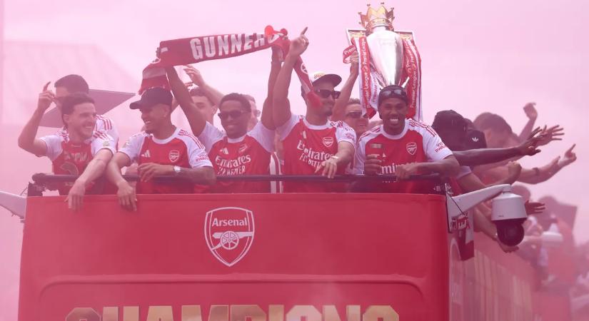 Nem volt idő keseregni: az Arsenal megünnepelte Londonban a PL-címét – videók