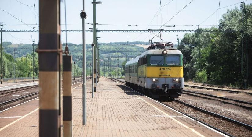 Fakidőlés miatt áll a vasúti forgalom Szentgotthárd és Alsórönök között